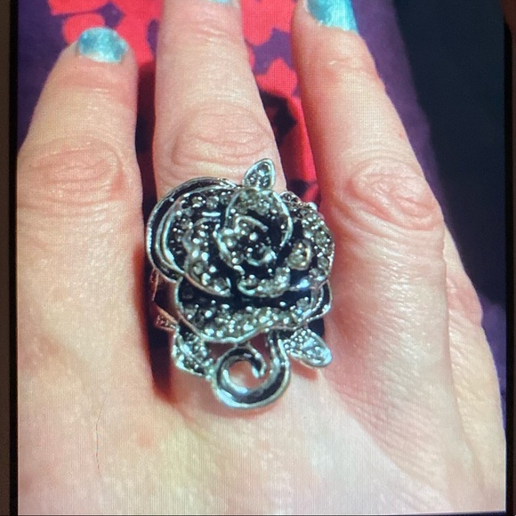 Large Rose ring - Picture 3 of 4
